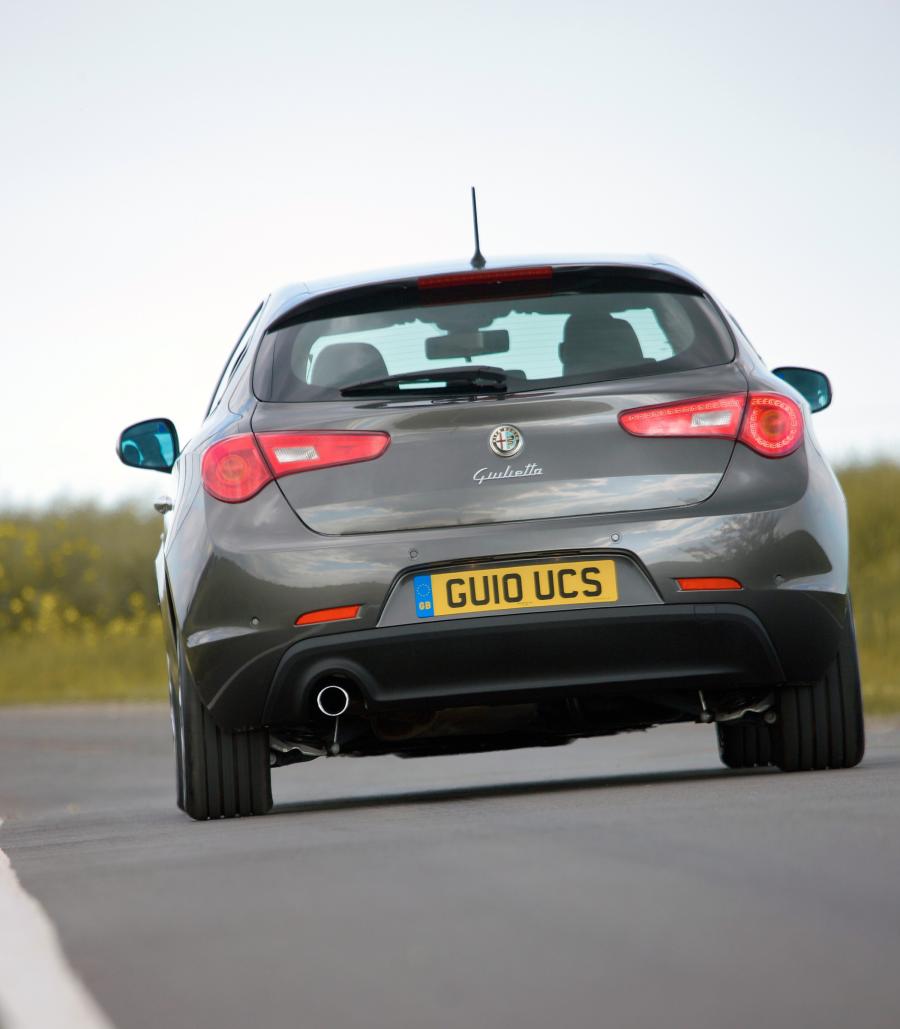  Alfa Romeo Giulietta 2010 года  (UK) (фото 3 из 67)